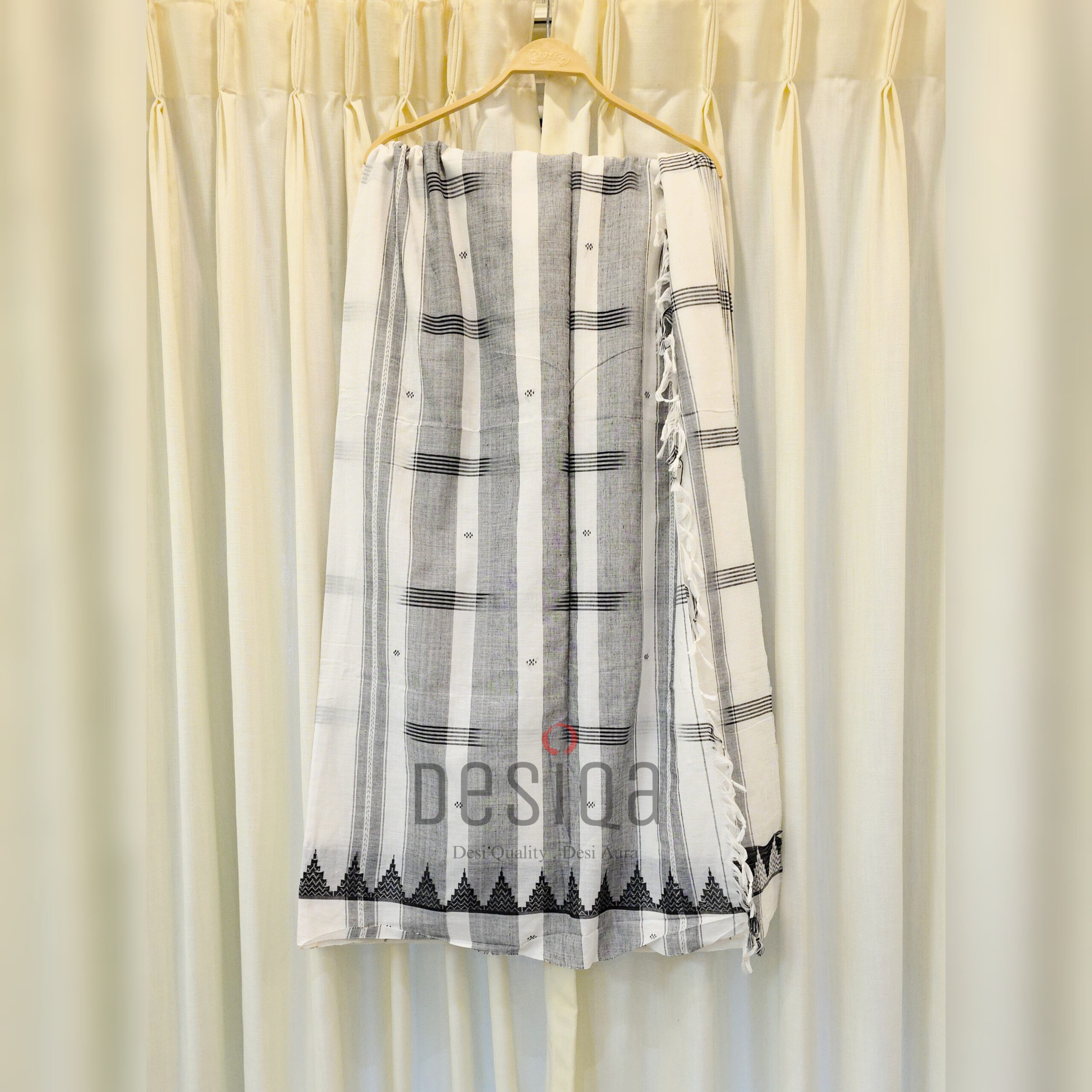 White & Black Colour Dhonekhali Handloom Saree - Image 5