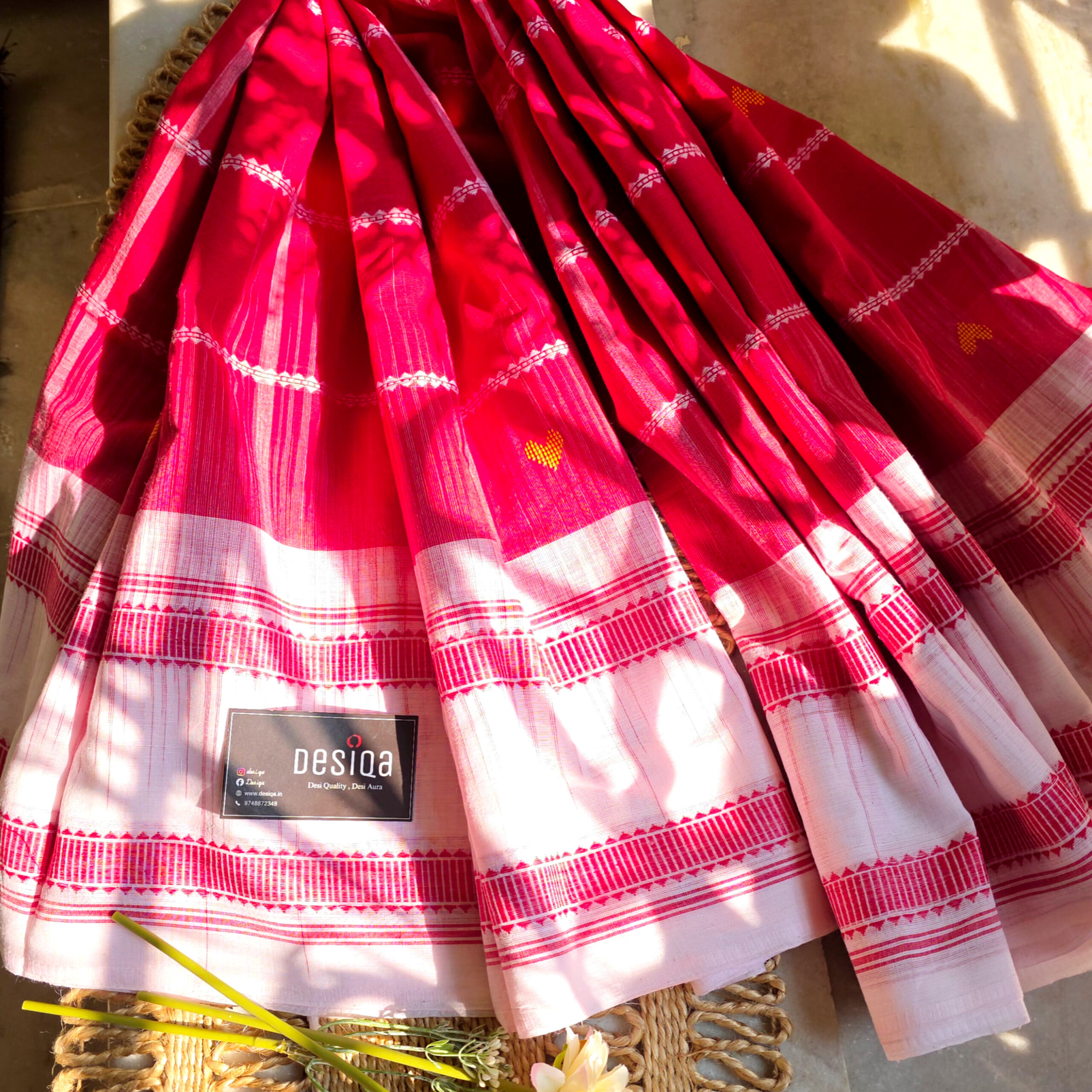 White & Red Colour Heart Motifs Dhonekhali Handloom Saree - Image 3