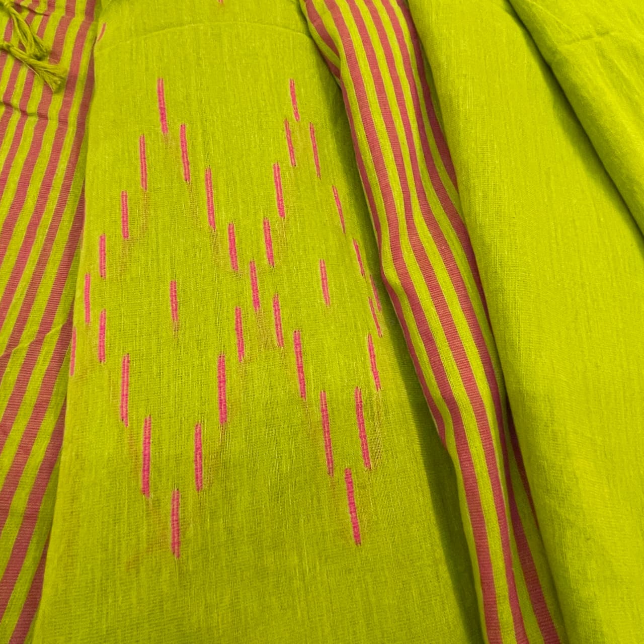 Green with Pink Border Mul Mul Cottton Handloom Saree - Image 6