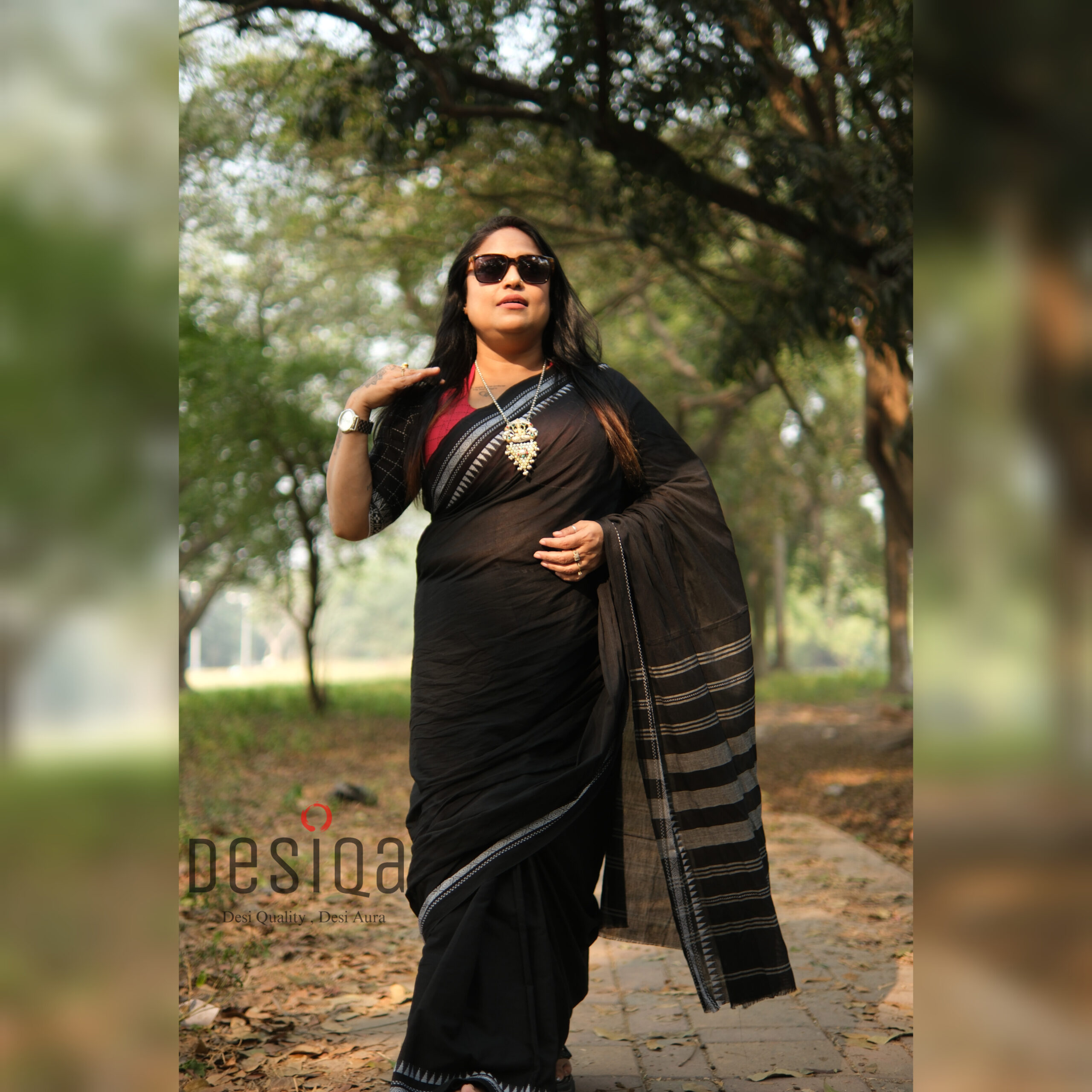 Solid Black White Par Dhonekhali Saree - Image 2