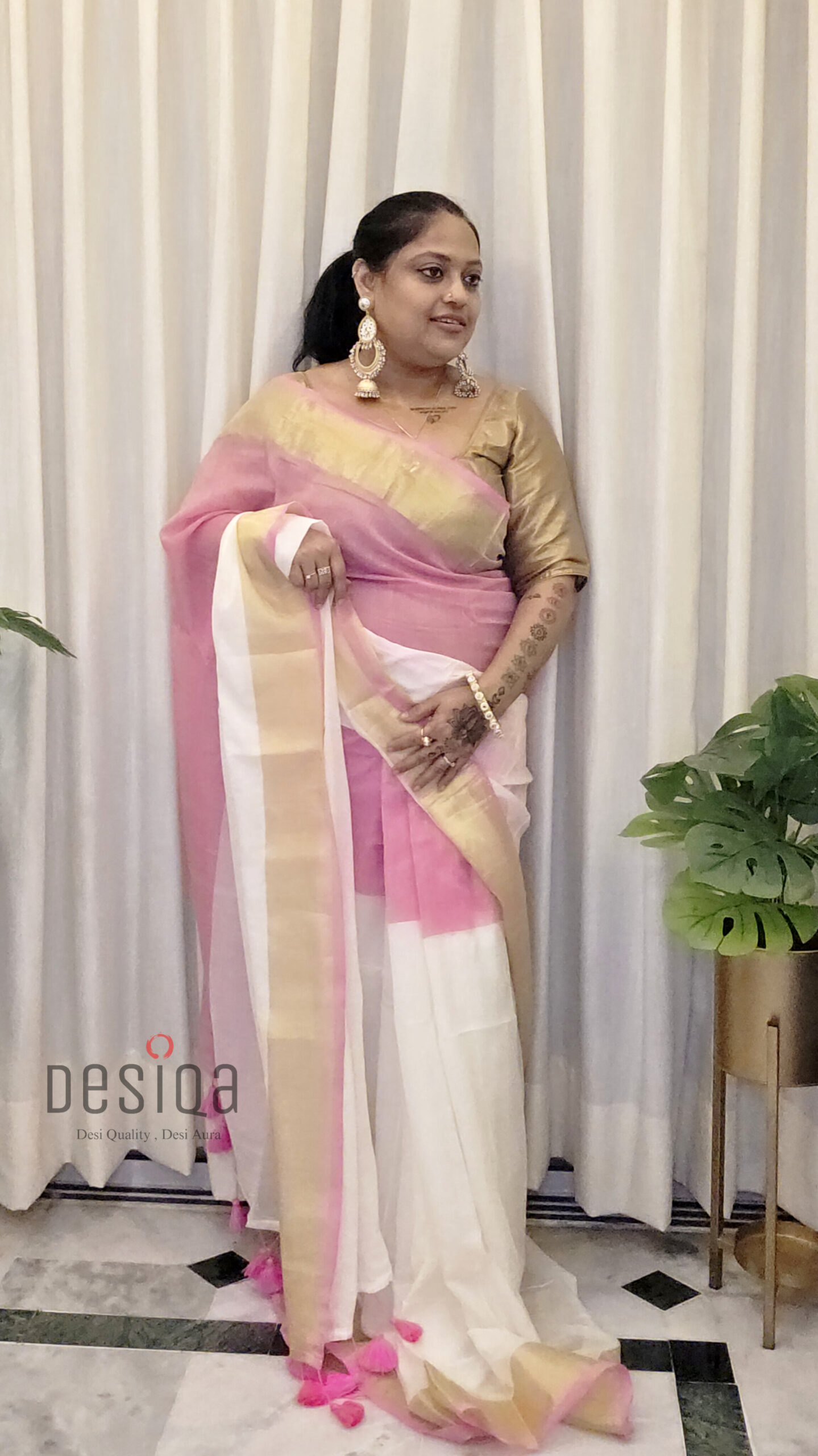 Pink & Cream Colour Golden Border Mul Mul Cotton Handloom Saree - Image 4
