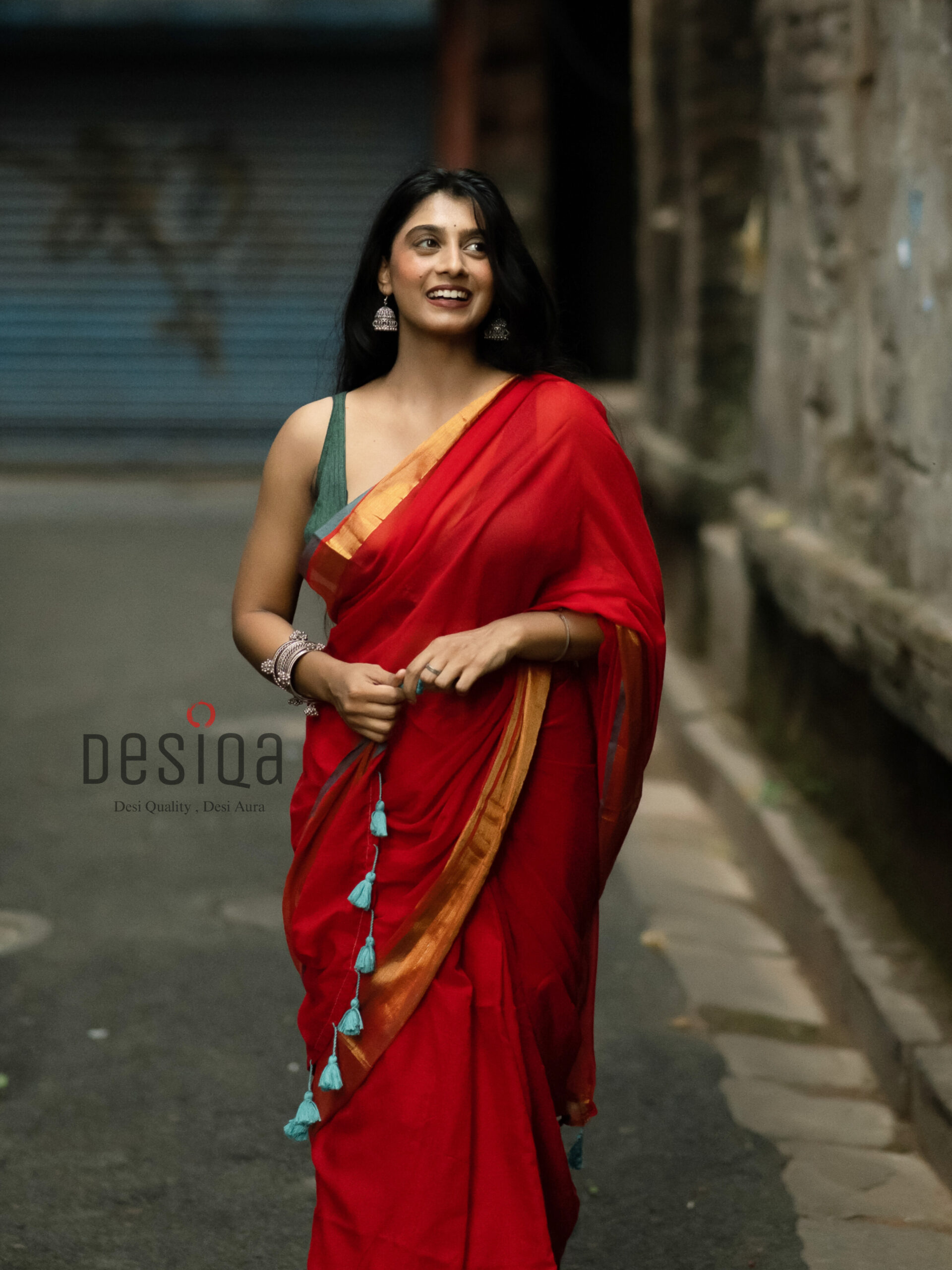 Red Colour Golden Paar Mul Mul Cotton Handloom Saree